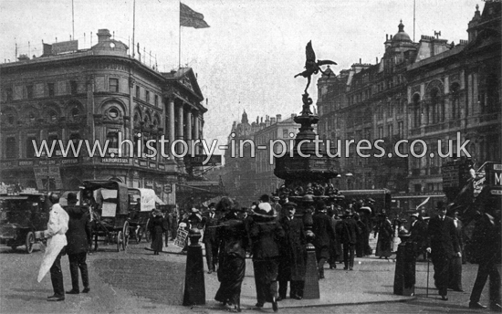 Piccadilly Circus, London. c.1915.